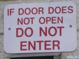 Sign Gives Completely Useless Advice About a Broken Door
