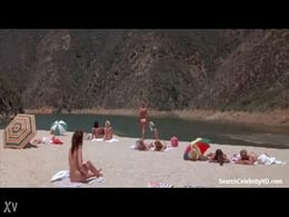 Victoria Jackson and Lea Thompson in Casual Sex