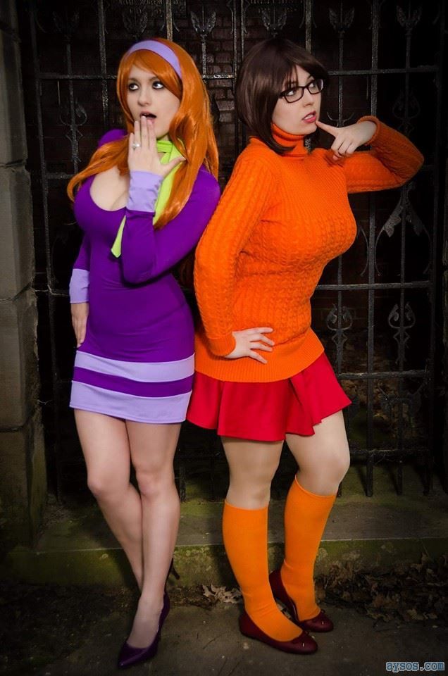 Sexy Daphne and Velma from Scooby Doo
