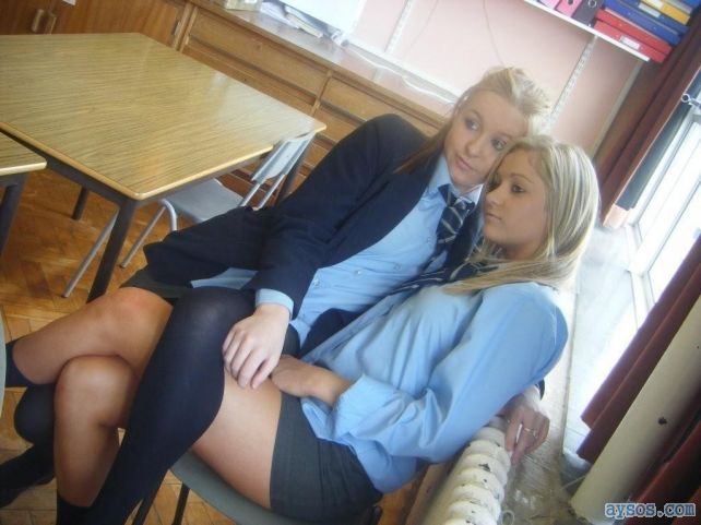 Sexy best friend girls getting close