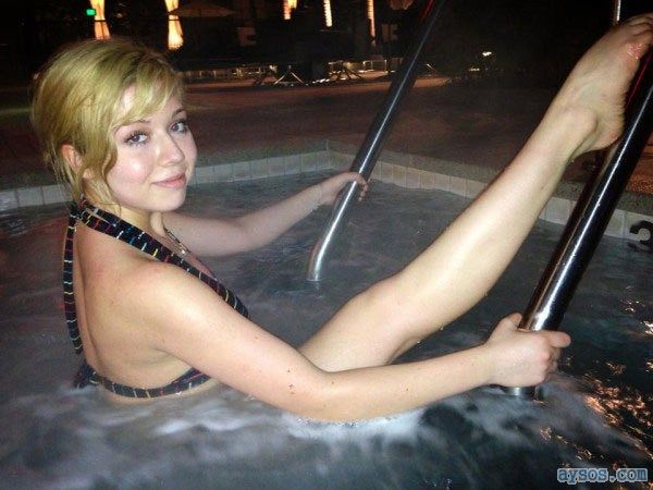 Jennette McCurdy Spa Legs