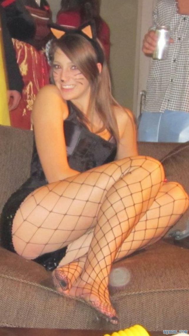 Sexy college babe dressed up as a sexy kitten