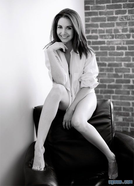 Alison Brie cute and leggy