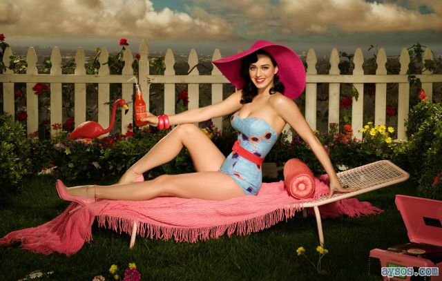 A very Leggy Katy Perry Picture