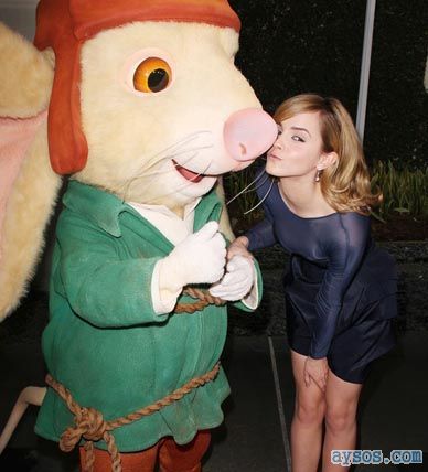 Cute Emma Watson Kissing