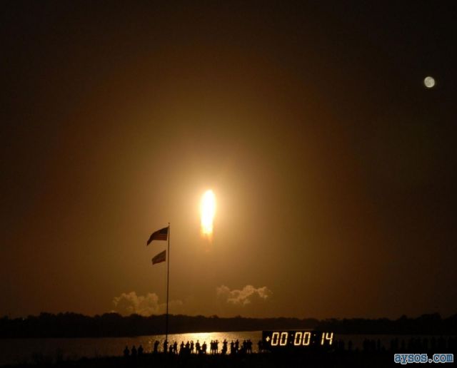 Cool night picture of Space Shuttle launch