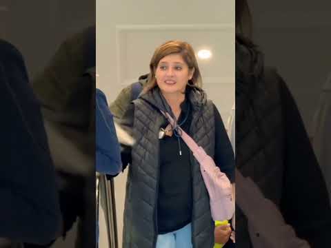 Stewardess Walking Style Goes Absolutely Viral