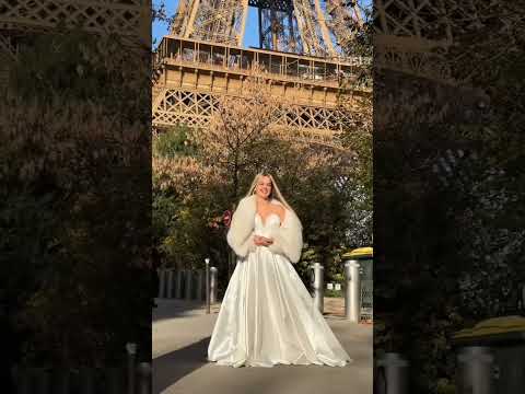 Flight Attendant Walking Style Goes Viral