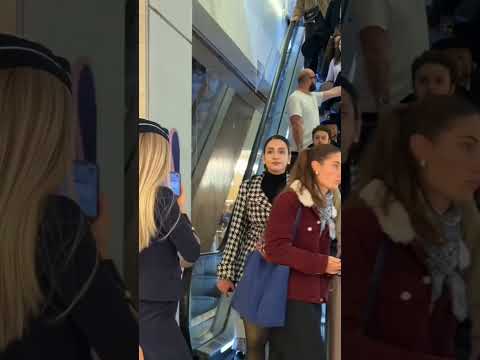 Lady's Wild Walking Style Breaks Internet