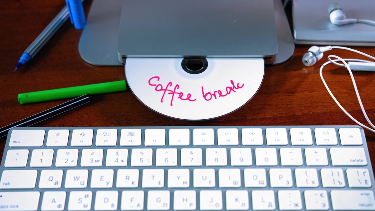 Freelancer Tries Working at Beach Resort