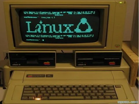 Vintage Apple IIe computer with Linux
