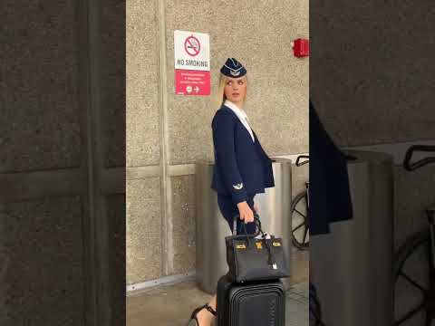 Aria's Adorable Compliment Gets Hilariously Awkward